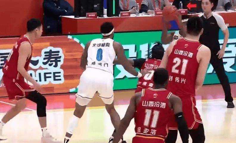 尼斯失利主场，球迷批评球队战术
